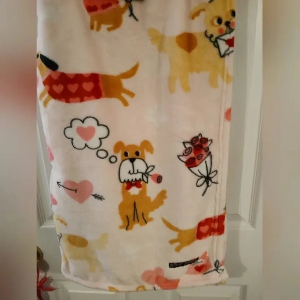 NWT Betsey Johnson Puppy Dog Love Hearts Plush Throw Blanket